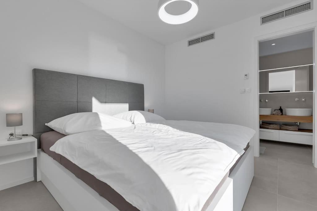 Delux With Private Pool - Makarska Exklusiv Appartement
